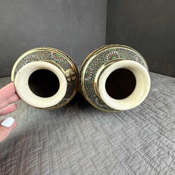 Set Pair of 2 Satsuma Vases Urns Japan Gilted Gold Tone Hand Painted Matching - Picture 7 of 11